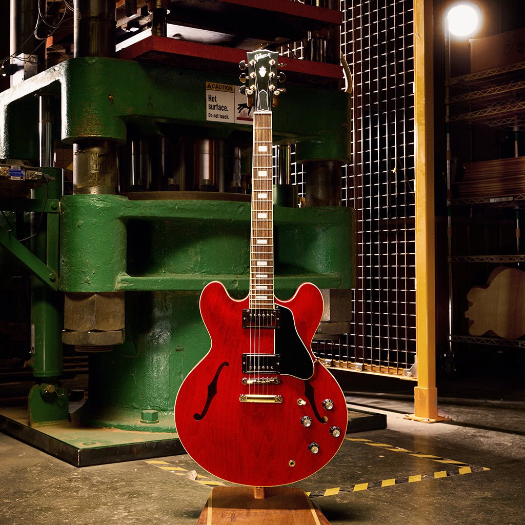Gibson ES-335 60s Semi-Hollow Electric Guitar - Sixties Cherry Electric Guitars Sky Music