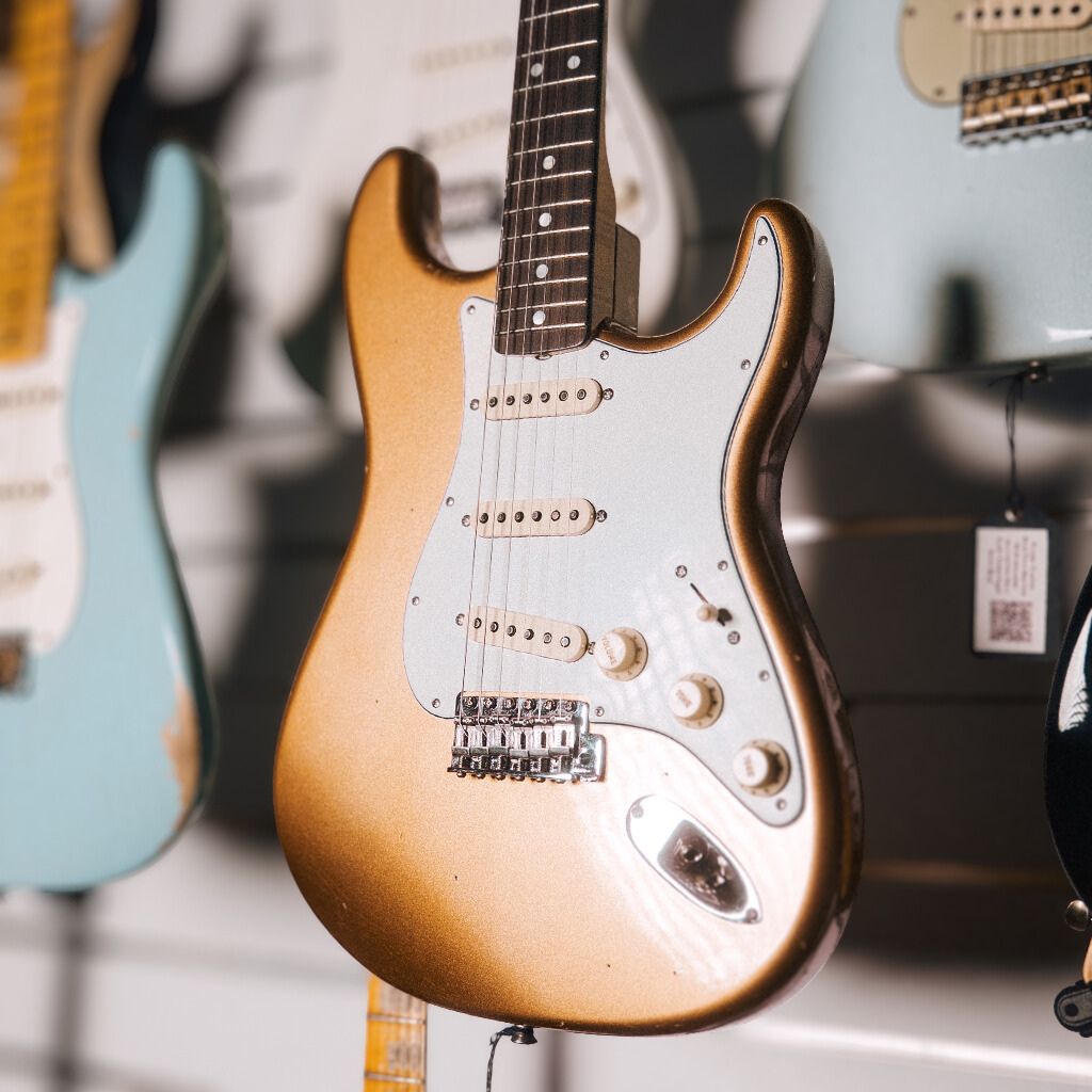 Fender Custom Shop Limited Edition 1967 Stratocaster Journeyman Relic w/Closet Classic Hardware - Aged Firemist Gold Electric Guitars Sky Music