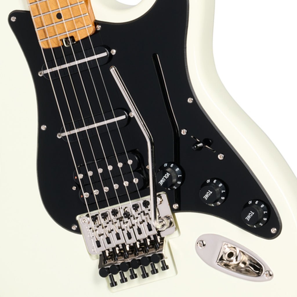 Kramer Pacer Deluxe w/Premium Gig Bag - Classic White Electric Guitars Sky Music