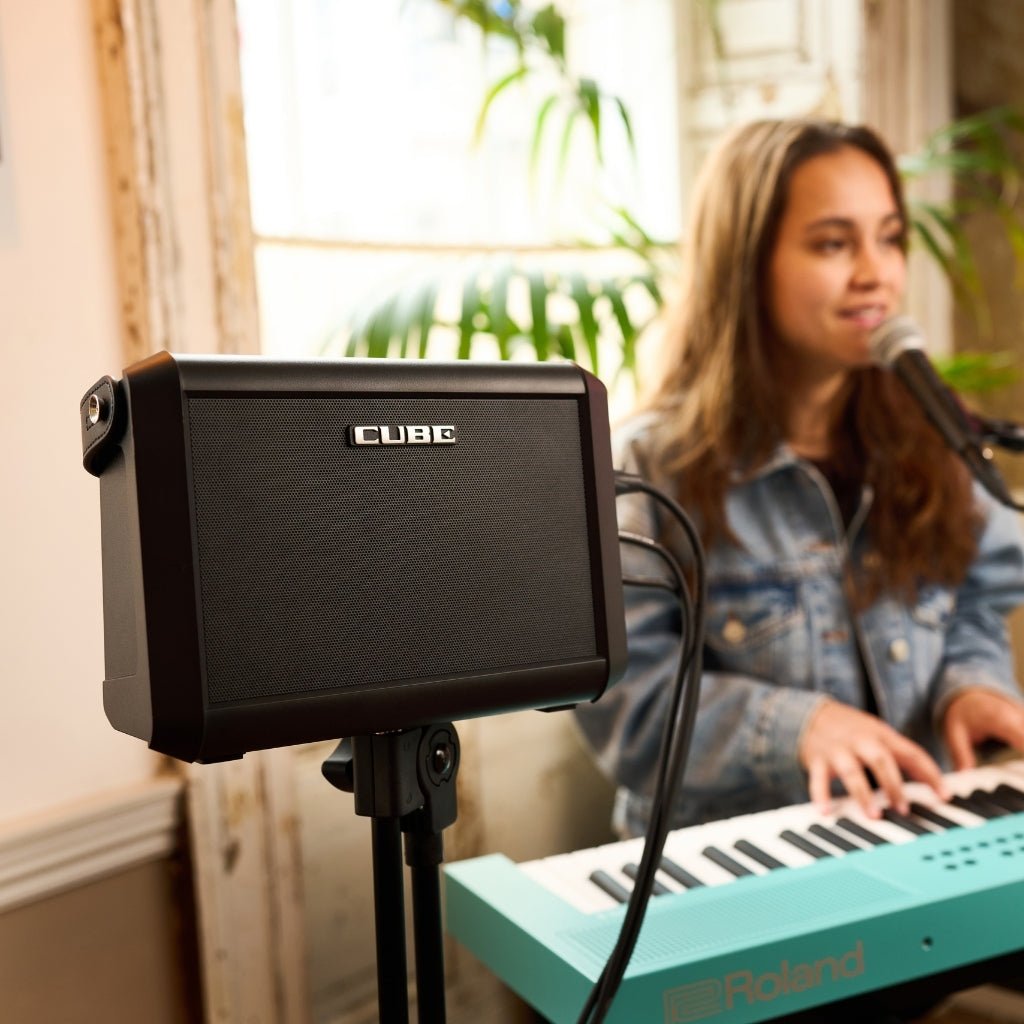 Roland CUBE Street Mini Multi-Instrument Battery Amplifier Electric Guitar Amplifiers Sky Music